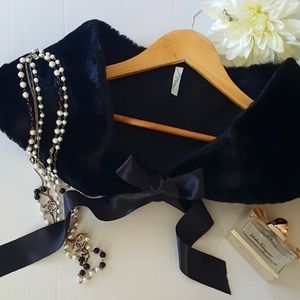 🎉🎊NEW~ Faux Fur Black Collar Shoulder Wrap. NWOT
